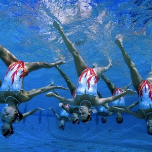 开云官方平台-皇马历史性的5连胜，稳坐积分榜首，皇马历年联赛成绩统计