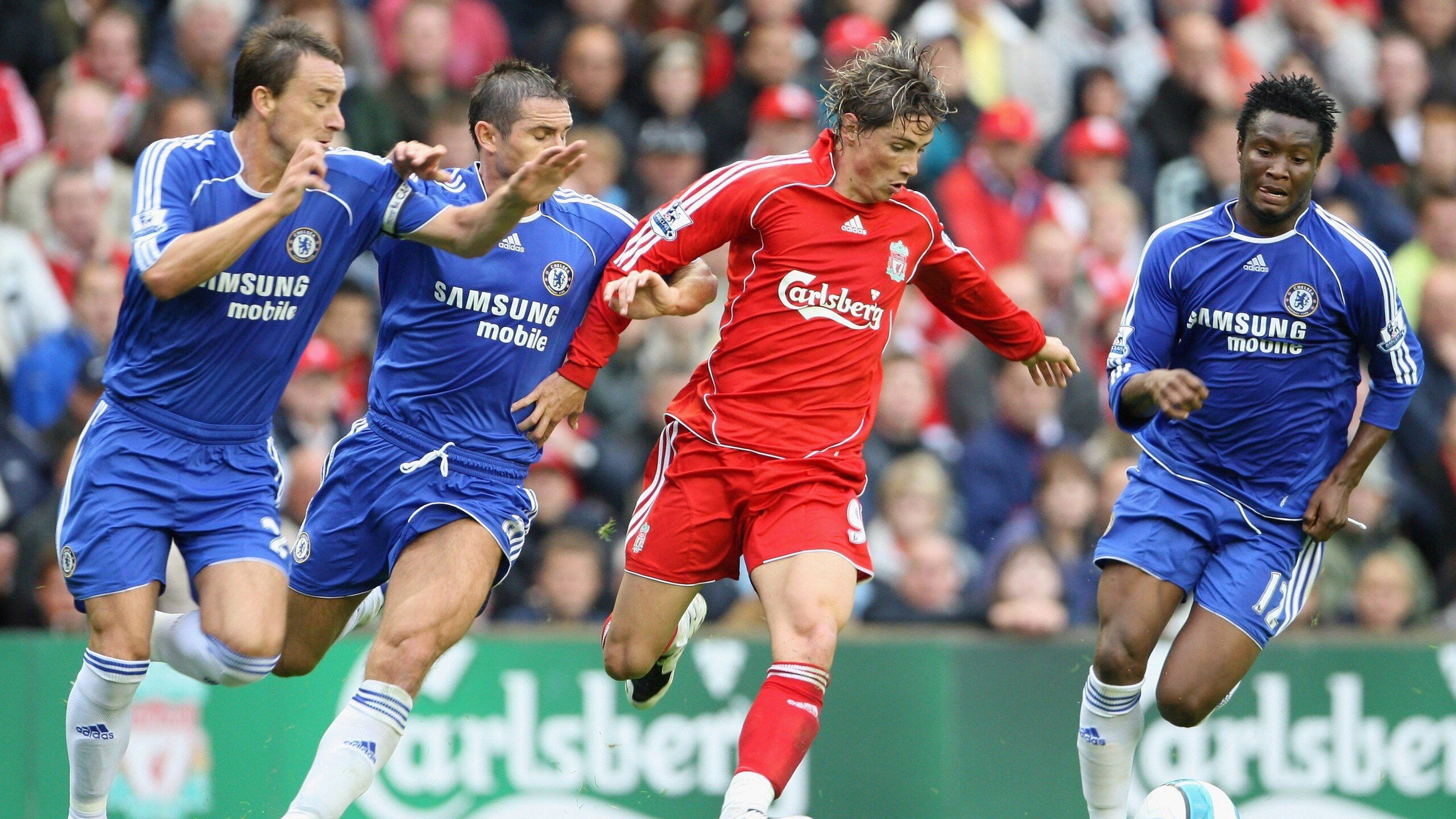 球迷创新应援，营造热烈比赛氛围，球队应援