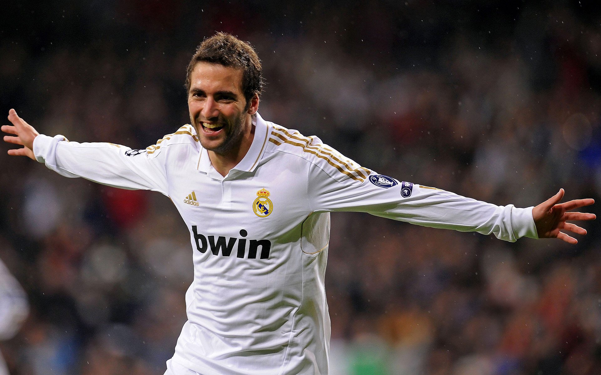 皇马历史性的5连胜，稳坐积分榜首，皇马历年联赛成绩统计